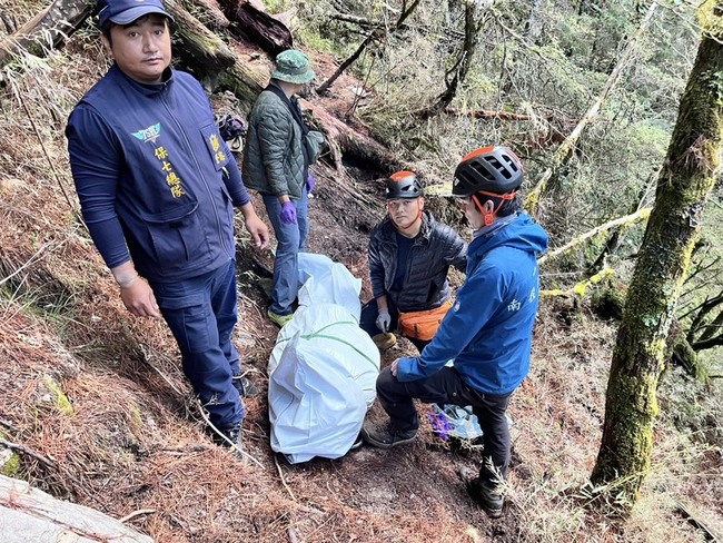 保七警官南投登山倒地亡　陸空出勤帶下山交家屬 | 華視新聞