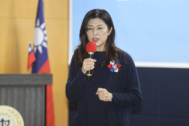 拜訪韓國瑜　鄭麗文：中央黨部會是他最堅強後盾 | 華視新聞