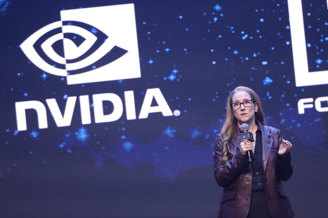 鴻海明年在台打造27兆瓦GB300資料中心　拚主權AI | 華視新聞