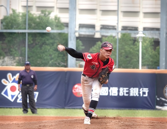 金門農工洪嘉恩想追上許書誠　目標畢業投到145公里 | 華視新聞