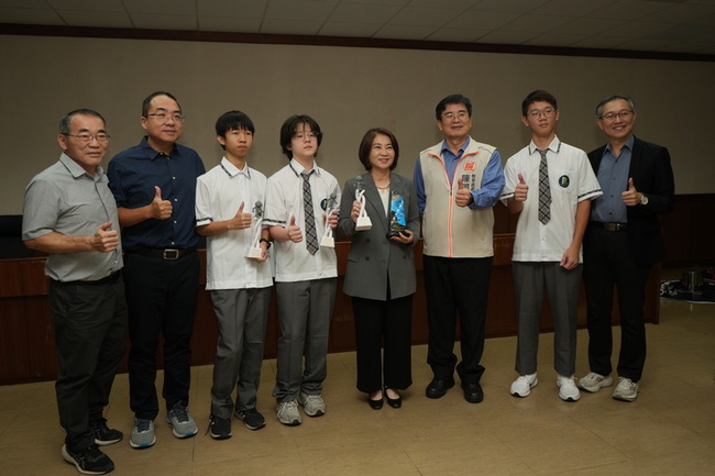 屏東學子韓國參加FIRA機器人賽事創佳績　縣府表揚 | 華視新聞