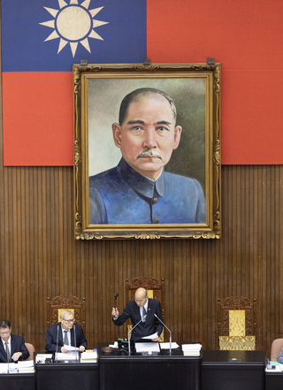 立院三讀恢復公投綁大選　官員憂重演開票亂象