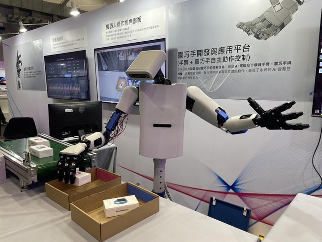 鴻海科技日開放民眾參觀　人形機器人應用成焦點 | 華視新聞