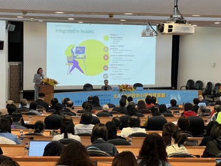 荷學者：未來教學是人與AI協作 教師不會被替代