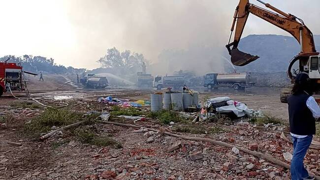 台南烏樹林廢棄物場火勢撲滅　一度影響14區空氣品質 | 華視新聞