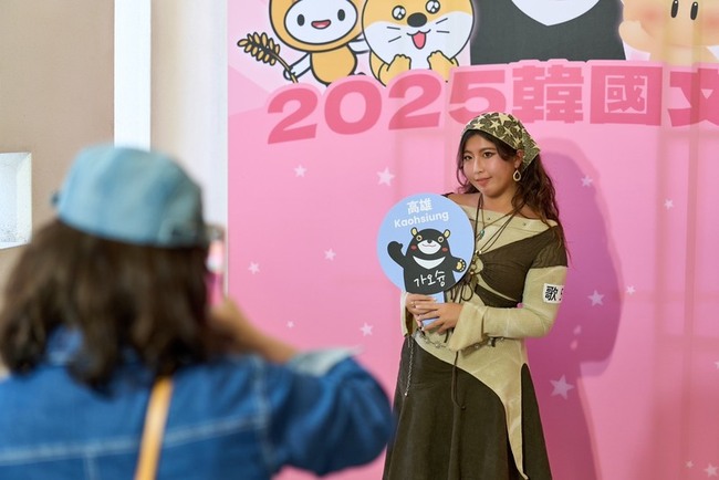 TWICE掀熱潮　高雄「韓國文化日」展現年輕世代熱情 | 華視新聞