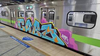 區間車遭塗鴉　台鐵報警並將求償