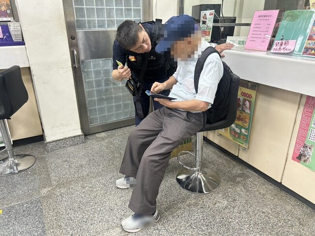 台中老翁欲匯19萬投資靈骨塔  警阻詐助保住老本 | 華視新聞