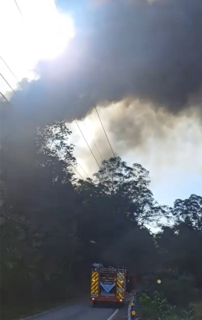 汐止夢湖路鐵皮工廠起火2人送醫　消防籲附近關門窗 | 華視新聞