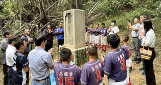高雄美濃4校師生登雙峰山秋祭 追思百年校長黑川龜吉