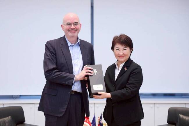 AIT谷立言拜會中市府　盧秀燕盼增合作夥伴關係 | 華視新聞