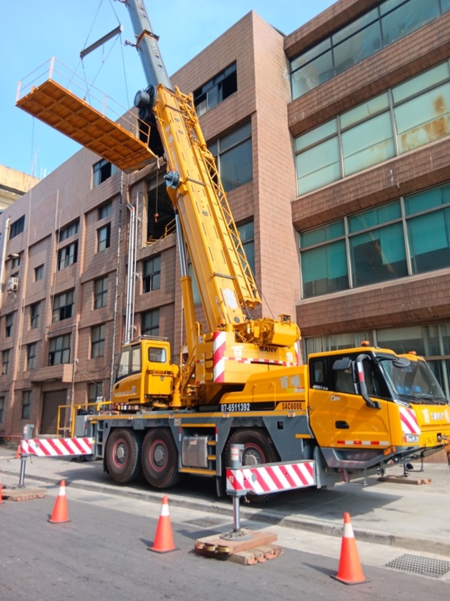 高雄海霸王分公司工人墜樓不治　勞工局停工開罰 | 華視新聞