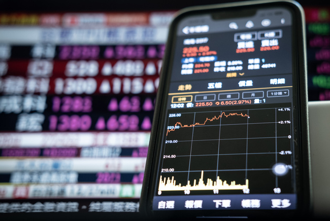 台股盤中漲逾400點　聯發科漲停軍工股齊飛 | 華視新聞