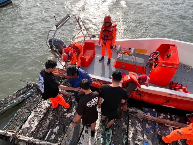 嘉義東石海域漁船擱淺　海巡迅速出動成功救援 | 華視新聞