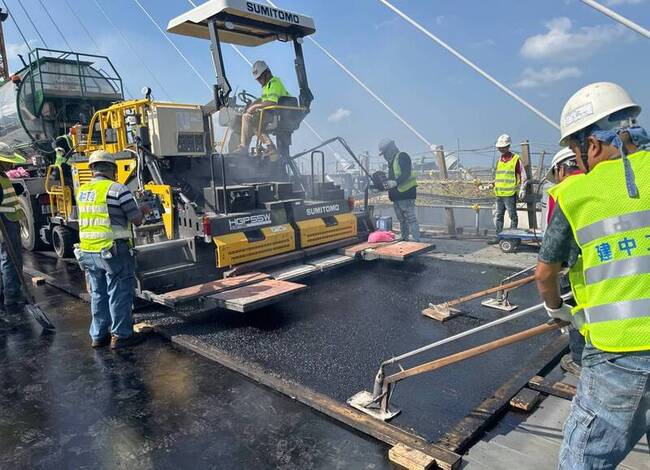 淡江大橋鋪面年底完成  115年2月裝燈柱4月拆塔吊 | 華視新聞