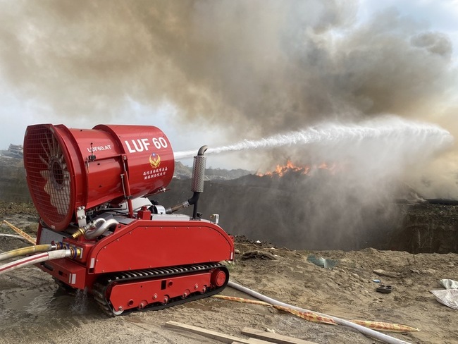 嘉市環保用地彈簧床暫置區竄火煙　初判因天氣自燃 | 華視新聞