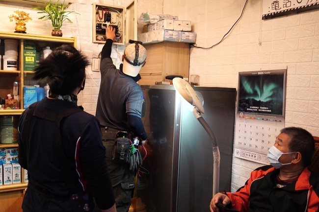 桃園南門市場災損區拆除進度超前　全數攤位復電 | 華視新聞