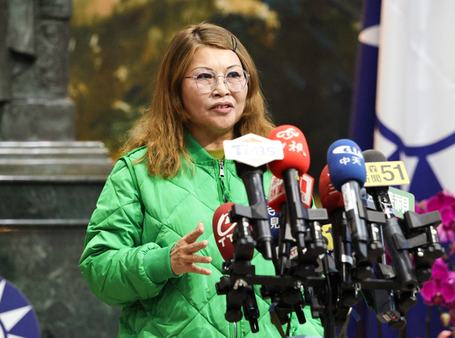 拍片推崇中共惹議　藍中常委何鷹鷺宣布退黨 | 華視新聞