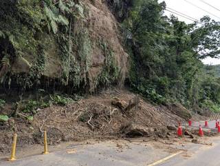 基隆興隆街邊坡崩塌　估115年1月單線雙向通行