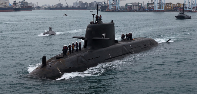 台船：海鯤艦完成第4次浮航海試　近期執行其餘項目 | 華視新聞