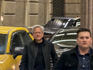 黃仁勳訪台到國賓飯店吃晚餐　自曝「我真的超級累」