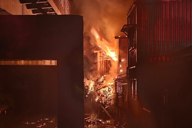 基隆民宅凌晨火警　鄰近住戶緊急疏散幸無傷亡 | 華視新聞