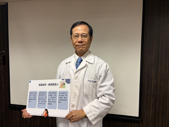 習慣睡前吃保健品  68歲女胸悶就醫竟是食道潰瘍 | 華視新聞