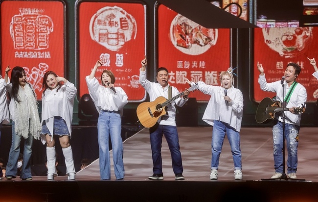 民歌50高峰會小巨蛋終場 施孝榮感謝歌迷共創回憶 | 華視新聞