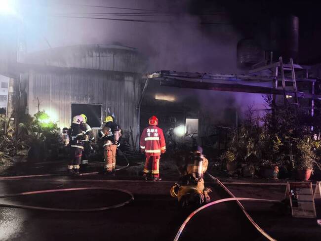 高雄大樹區汽車保養廠凌晨火警 負責人母親現場身亡 | 華視新聞