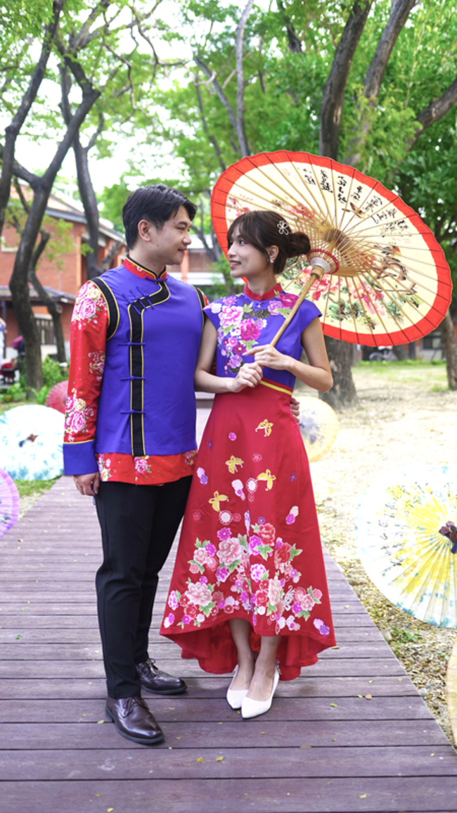 高雄客家婚禮　21對新人雨豆樹下百年好合 | 華視新聞