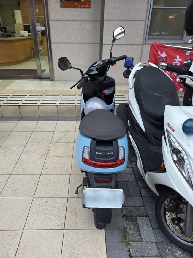 毒癮自首竟騎車上警局 中和警：新北微電車毒駕首例 | 華視新聞