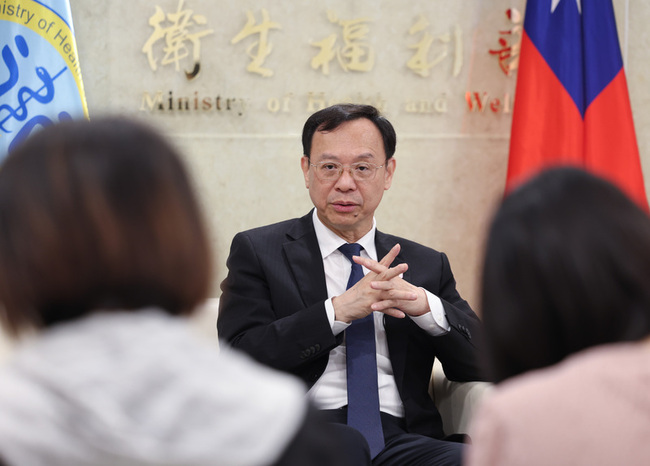 不能只有最低工資　衛福部擬保障新進醫護起薪 | 華視新聞