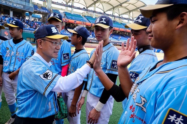 羅東高工奪黑豹旗亞軍　林茂盛：宜蘭以你們為榮 | 華視新聞