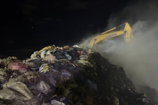 台南城西掩埋場火警撲滅　後續進行殘火處理