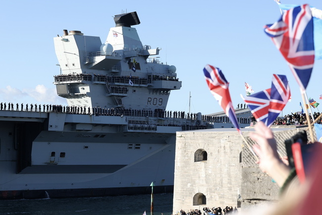 威爾斯親王號航艦打擊群返抵英國　數千民眾盛大歡迎 | 華視新聞