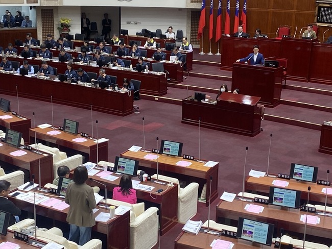 議員揭聘用徐春鶯疑雲 蔣萬安：交民政局調查追究 | 華視新聞