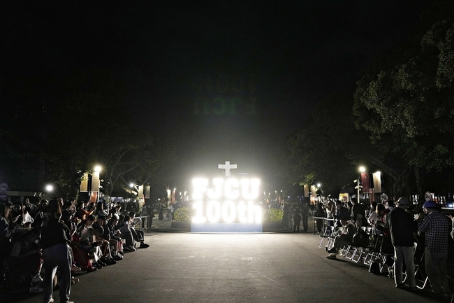 輔大校園點燈　創校百週年主燈吸睛 | 華視新聞