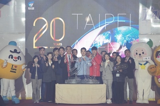 小巨蛋慶20歲　蔣萬安：冰上樂園平日半價到年底