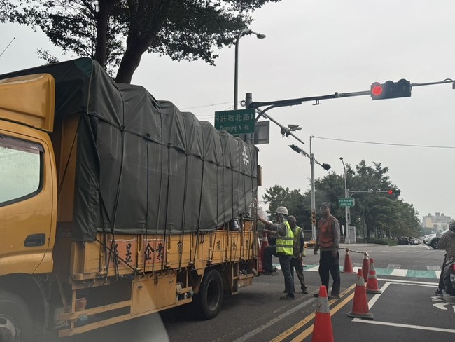 標線改善工程釀塞車　竹縣府將趕工並調整號誌 | 華視新聞