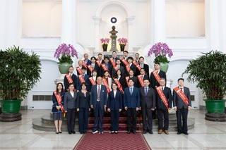 副總統接見崇越論文得主　盼為全球性問題尋找新解方