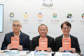 內政部偕宮廟宣講安全手冊　防災士培訓擬納後備軍人