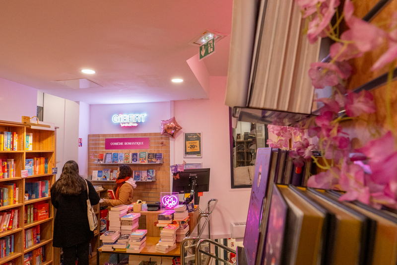巴黎吉伯特浪漫書店營造戀愛氛圍