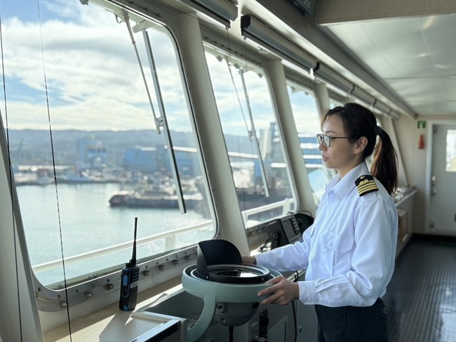 被颱風追著跑的日常　中油船隊首位女船長揭工作秘辛 | 華視新聞