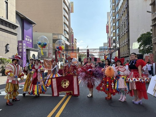 台南林百貨摩登大遊行登場　府城冬天熱力引爆 | 華視新聞