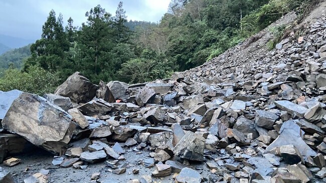 宜蘭太平山宜專一線邊坡崩塌　估下午2時搶通 | 華視新聞