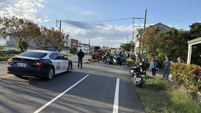台東阿公開車載孫赴國考  自撞車毀祖孫雙亡 | 華視新聞