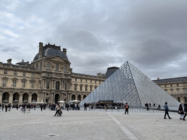 羅浮宮禍不單行　管線漏水損及數百件文獻 | 華視新聞