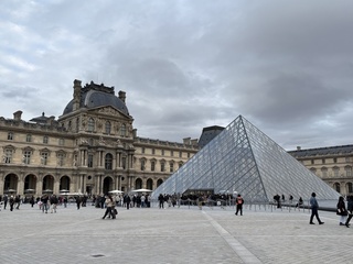 羅浮宮禍不單行　管線漏水損及數百件文獻