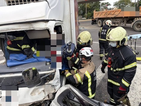 桃園砂石車疑未依規轉彎釀禍 小貨車駕駛骨折送醫