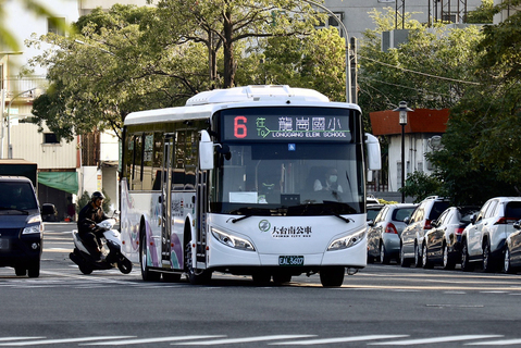 統聯客運投入9輛電動公車 台南公車電動化達28%